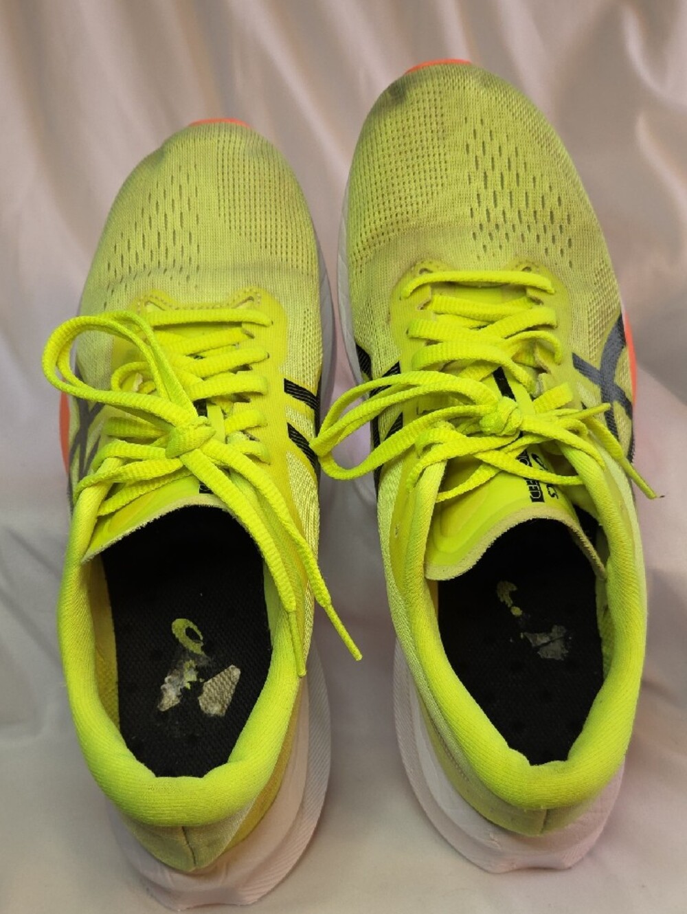 ASICS Magic Speed 4 running shoes in the vibrant "Safety Yellow/Black" colorway. - Picture 5 of 9